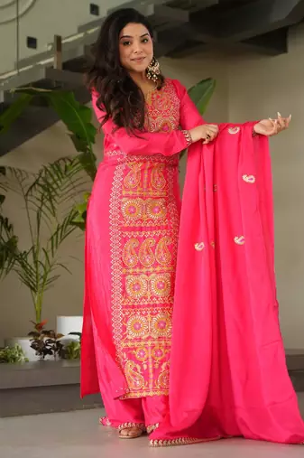 gajri chinnon kurta pant with zari embroidered dupatta