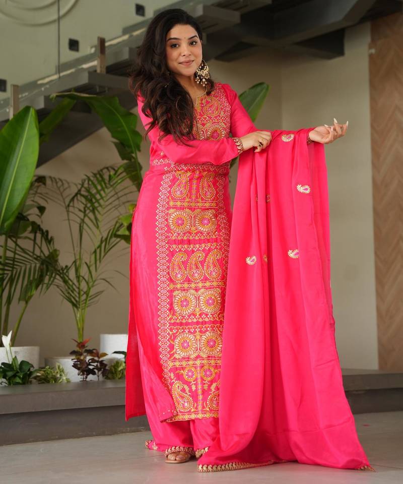 gajri chinnon kurta pant with zari embroidered dupatta