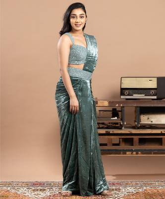 blue velvet saree with embroidered work 1