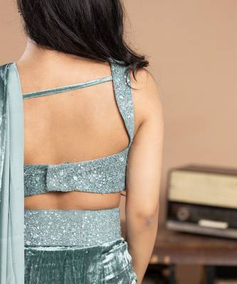 blue velvet saree with embroidered work 4