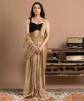 gold velvet saree with embroidered work 1