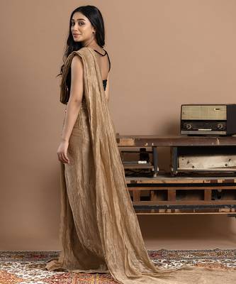 gold velvet saree with embroidered work 4