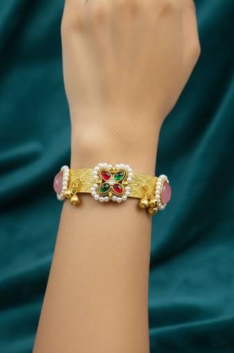 pink gold-plated kundan hathphool with floral design
