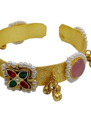 pink gold-plated kundan hathphool with floral design 2