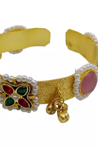 pink gold-plated kundan hathphool with floral design