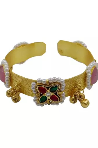 pink gold-plated kundan hathphool with floral design