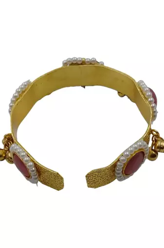 pink gold-plated kundan hathphool with floral design