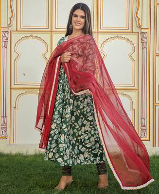 green cotton kurta pant set with printed dupatta 2