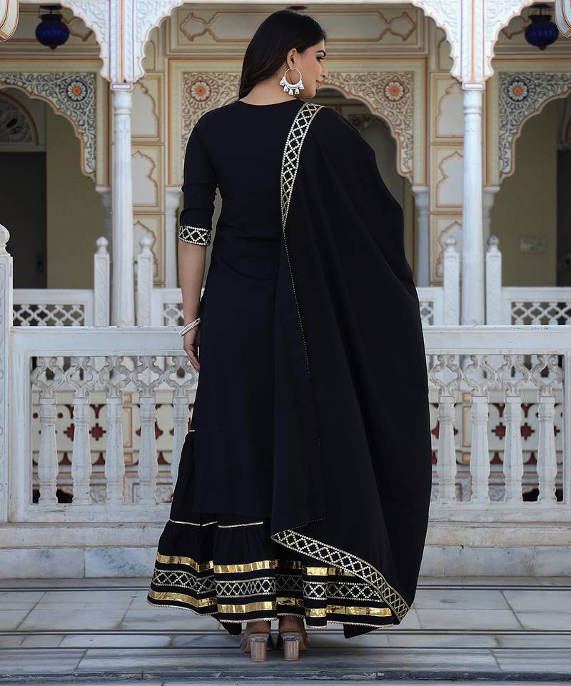 Black embroidered crepe kurta pant with dupatta