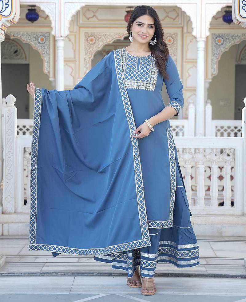 Grey embroidered crepe kurta pant with dupatta