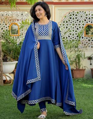 teal blue crepe kurta pant set with embroidery 1