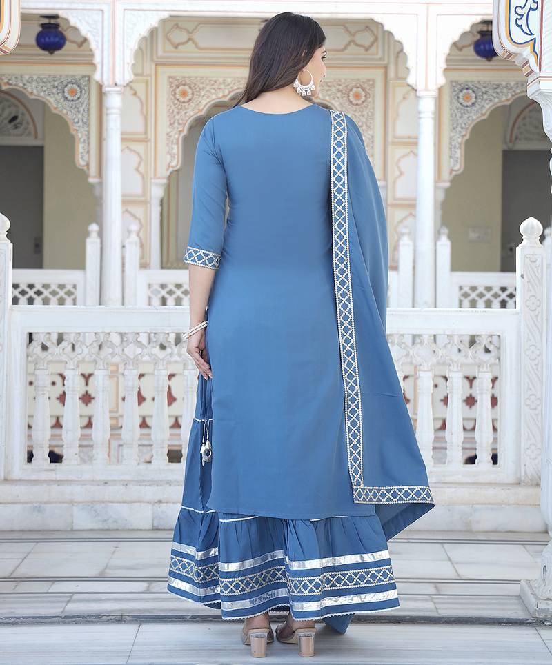 Grey embroidered crepe kurta pant with dupatta