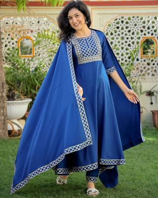 teal blue crepe kurta pant set with embroidery 2