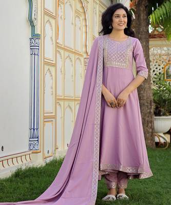 pink crepe kurta pant set with embroidery 1