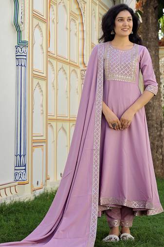 Pink embroidered crepe kurta pant with dupatta