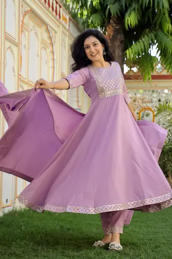 pink crepe kurta pant set with embroidery