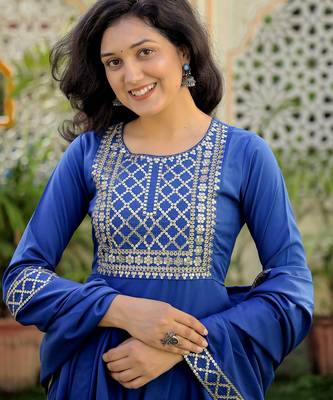 teal blue crepe kurta pant set with embroidery 4