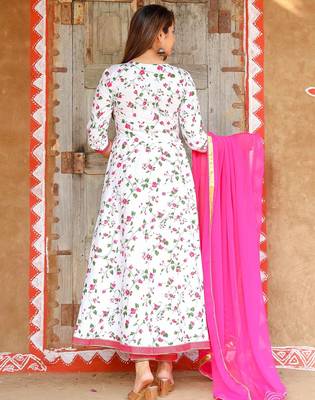 white cotton kurta pant set with printed work 3