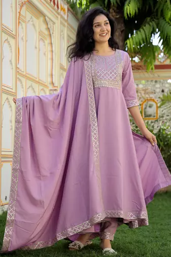 pink crepe kurta pant set with embroidery