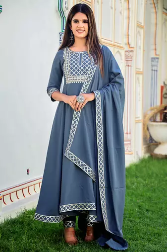 Grey embroidered crepe kurta pant with dupatta