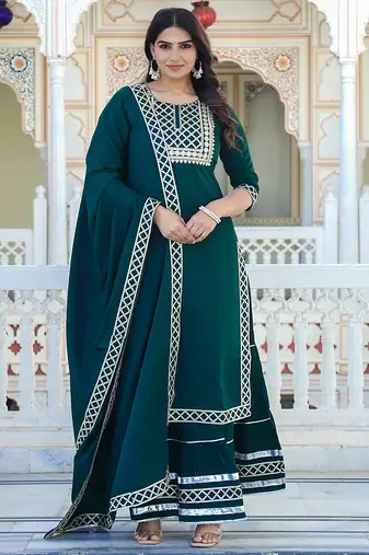 Green embroidered crepe kurta pant with dupatta