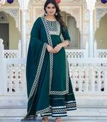 Green embroidered crepe kurta pant with dupatta