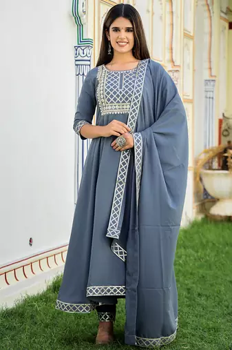 grey crepe kurta pant set with embroidery