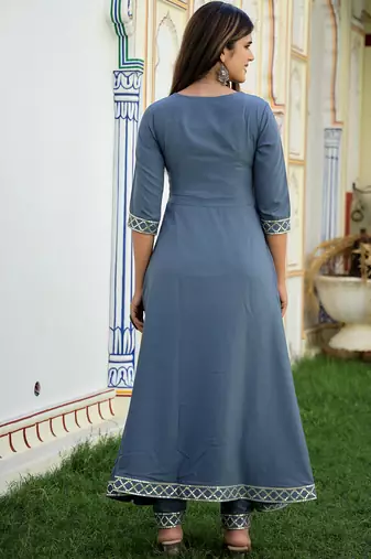 grey crepe kurta pant set with embroidery