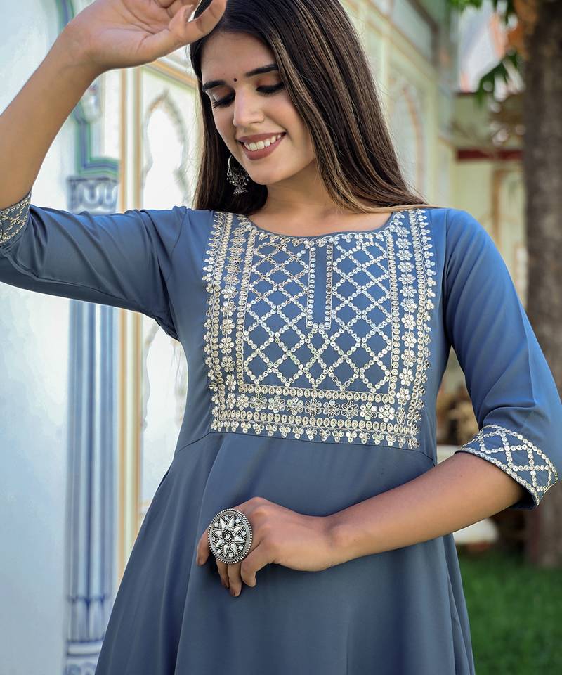 Grey embroidered crepe kurta pant with dupatta