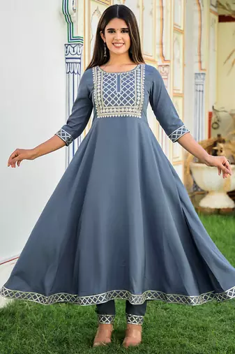grey crepe kurta pant set with embroidery