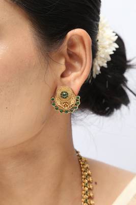 gold plated necklace set with emerald green stones 2