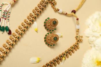gold plated necklace set with emerald green stones 4