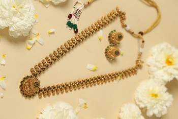 gold plated necklace set with emerald green stones 5