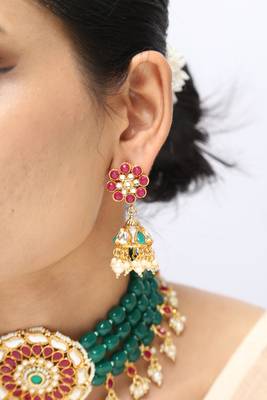 gold plated beaded choker set with floral pendant 3