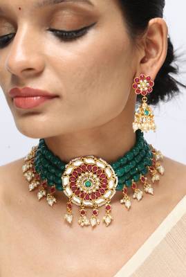 gold plated beaded choker set with floral pendant 4