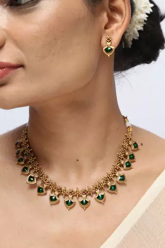 emerald leaf motif necklace set