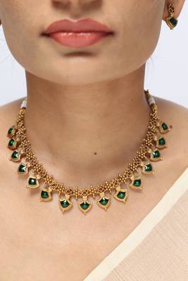 gold plated necklace set with emerald leaf motifs 3