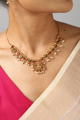 gold plated pendant necklace with pearl drop work 3