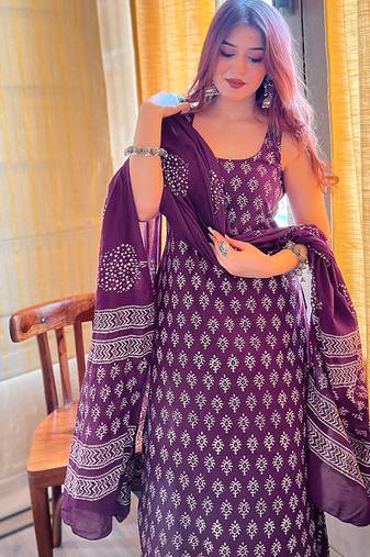  Women's Rayon Blend Floral Straight Printed Kurta Pant With Dupatta