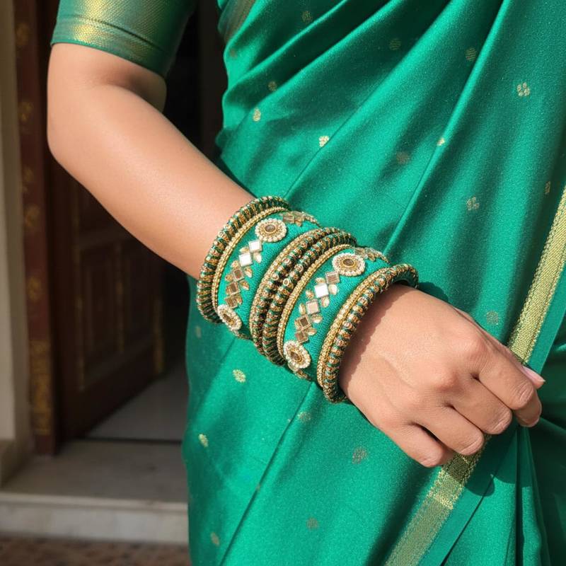 Green color 1 set of thread bangle