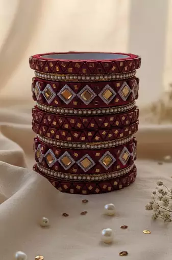 Maroon color 1 set of thread bangle