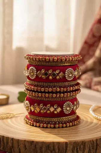 Maroon color 1 set of thread bangle