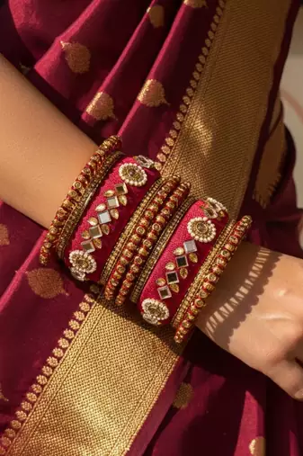 Maroon color 1 set of thread bangle