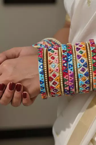 Multi color 1 set of thread bangle