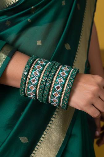 Green color 1 set of thread bangle