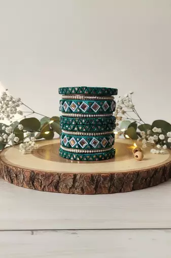 Green color 1 set of thread bangle