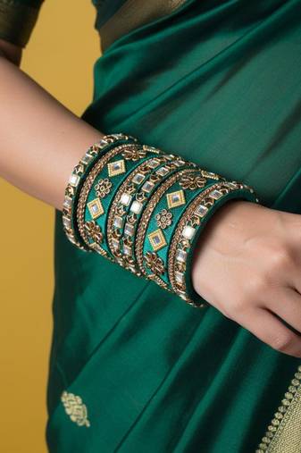 Green color 1 set of thread bangle
