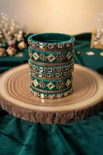 Green color 1 set of thread bangle