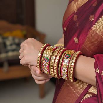 Maroon color 1 set of thread bangle 1