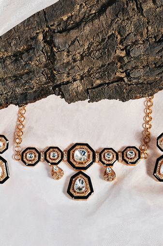 Gold plated kundan choker necklace set